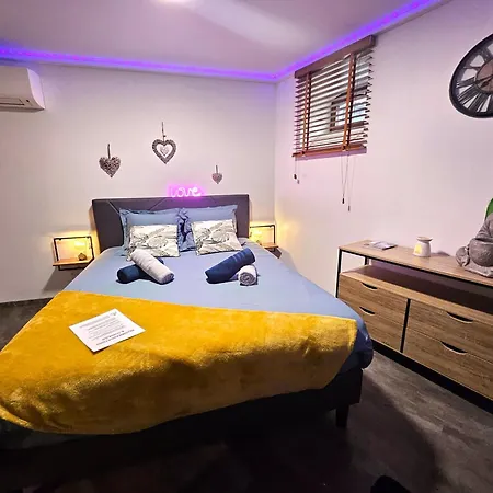 Appartement Le Refuge De - Proche Colmar - T2 Superieur Avec Sauna Privatif Ou De Luxe Avec Jacuzzi Privatif Bergheim